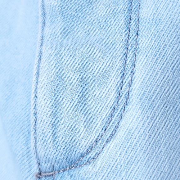 DL1961 Clara Bermuda Light Wash Frayed Bermuda Denim Shorts - Picture 10 of 16